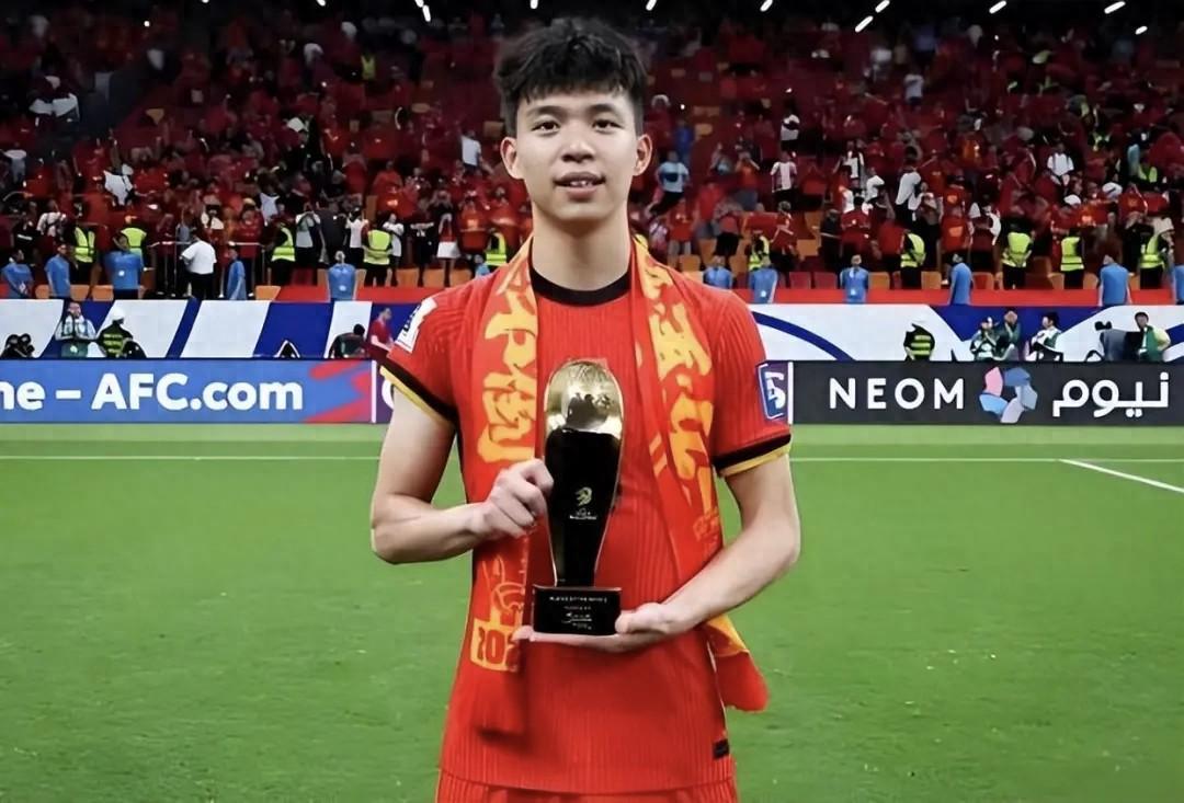 在线体育-中国球员历史首次，王钰栋球探报告来了，评分7分，模板巴西国脚