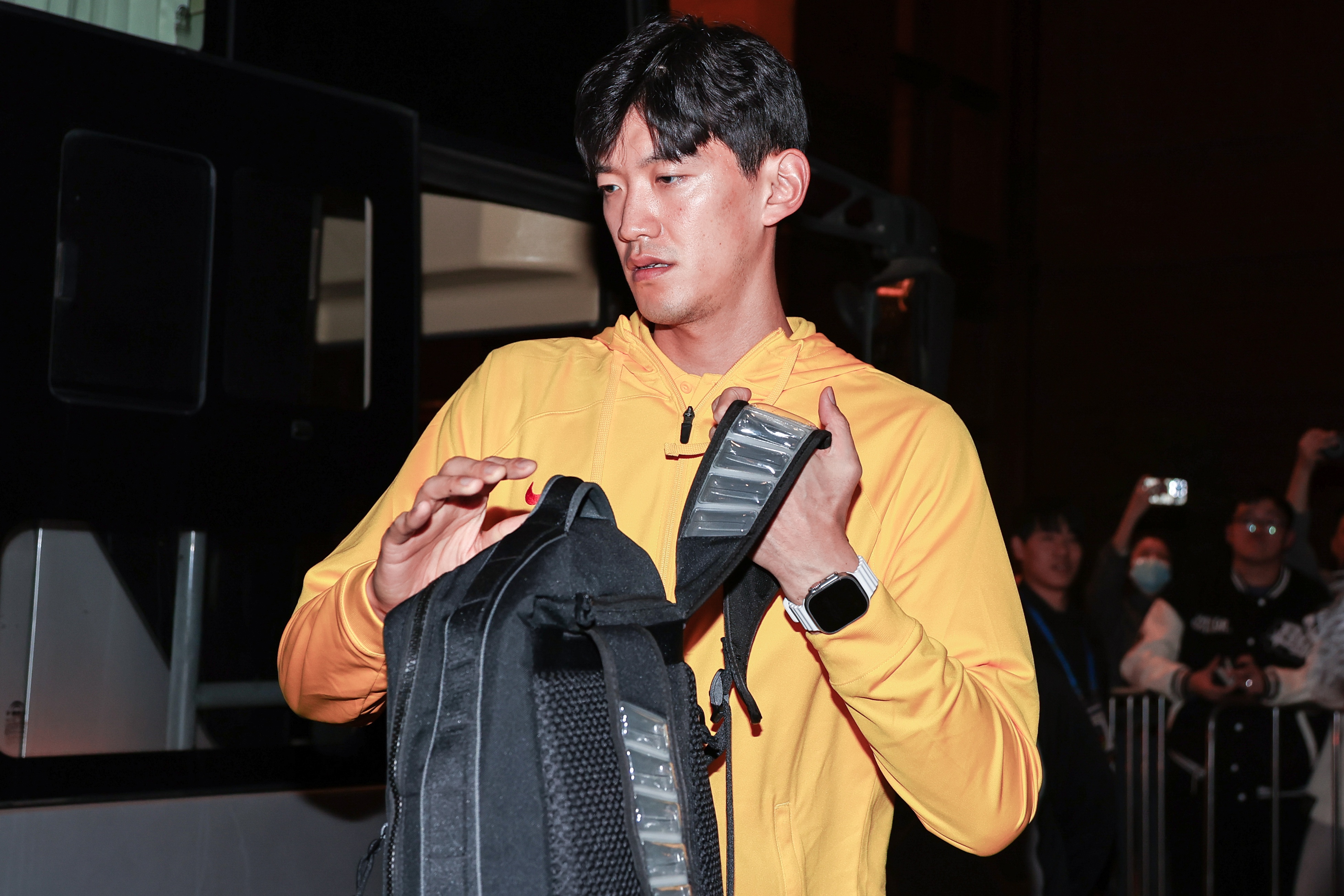 半岛体育官网登录-国足与俄超队热身，颜骏凌感慨：国内就是太缺少这样的节奏和强度