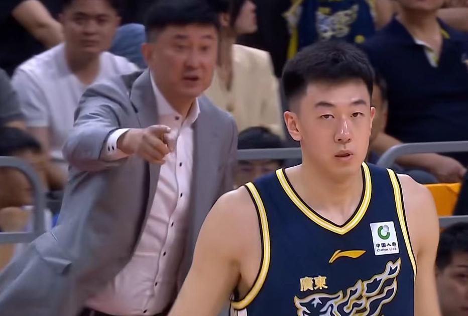 体育娱乐-广东男篮33分大胜！奎因29+7+7杜润旺20分，王洪泽陈家政表现出色